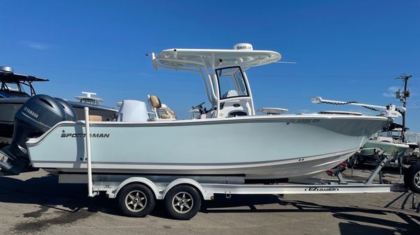 Sportsman Heritage 251 Center Console