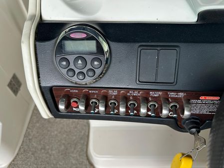 Sea-ray 270-SLX image