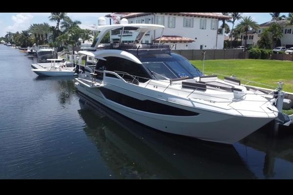 Galeon Flybridge - main image