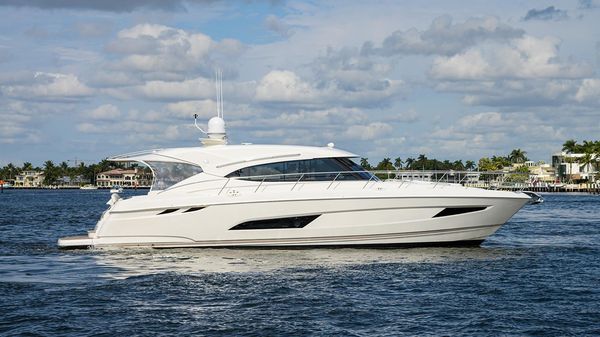 Riviera 5400 Sport Yacht 