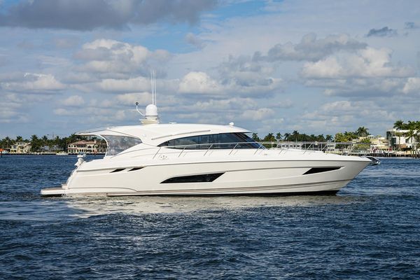 Riviera 5400 Sport Yacht - main image