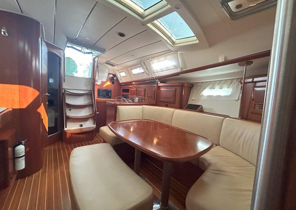 Beneteau 393 image