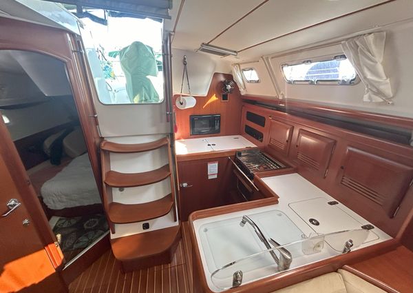 Beneteau 393 image