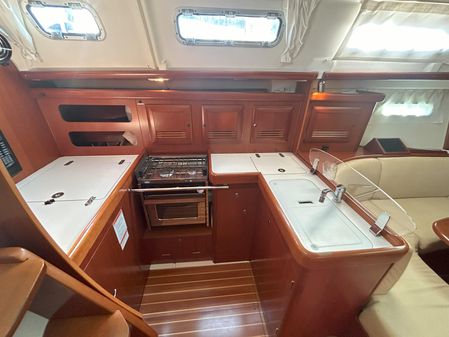 Beneteau 393 image