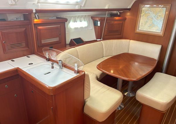 Beneteau 393 image