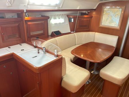 Beneteau 393 image