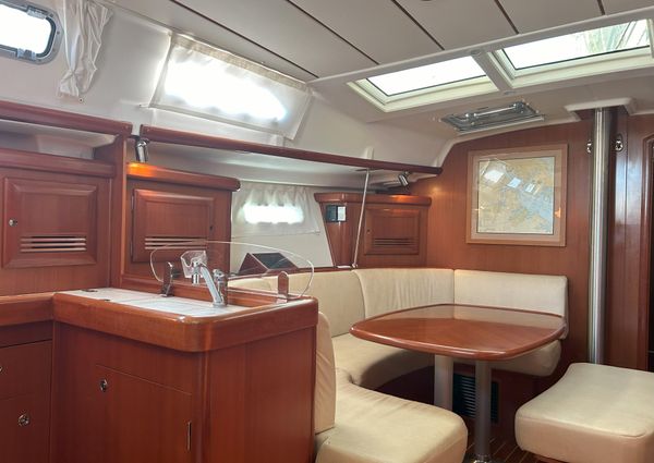 Beneteau 393 image