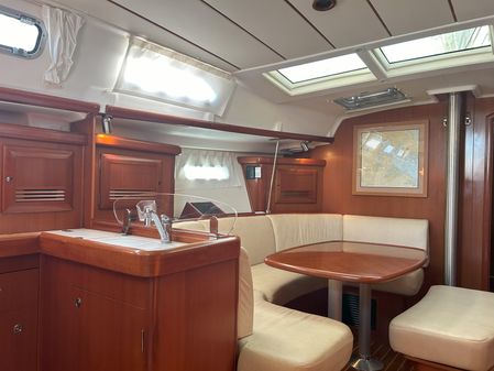 Beneteau 393 image