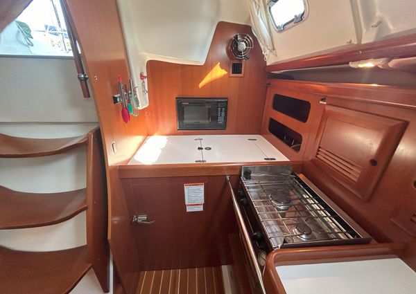 Beneteau 393 image