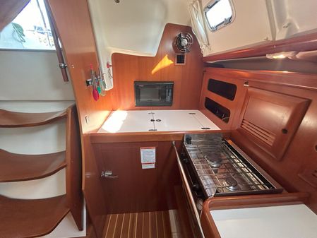 Beneteau 393 image