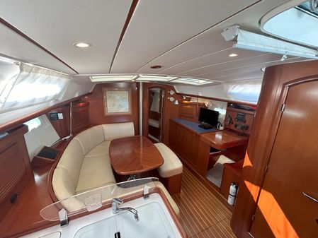 Beneteau 393 image