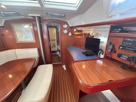 Beneteau 393 image