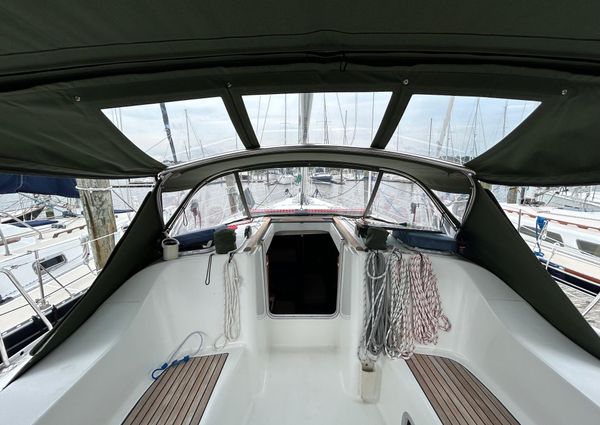 Beneteau 393 image