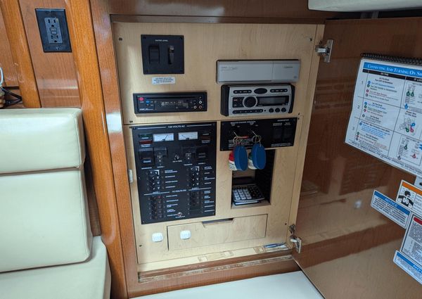 Sea Ray 330 Sundancer image