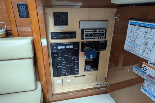 Sea Ray 330 Sundancer image