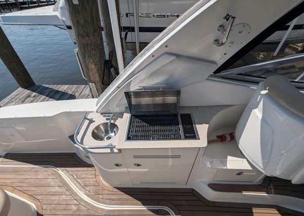 Sea Ray 330 Sundancer image