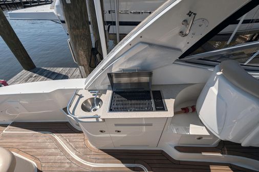 Sea Ray 330 Sundancer image