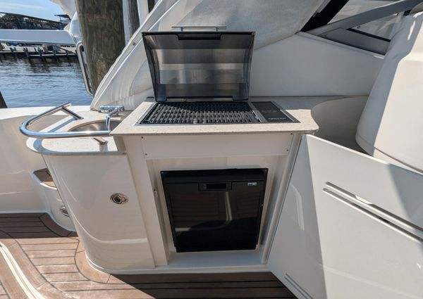 Sea Ray 330 Sundancer image