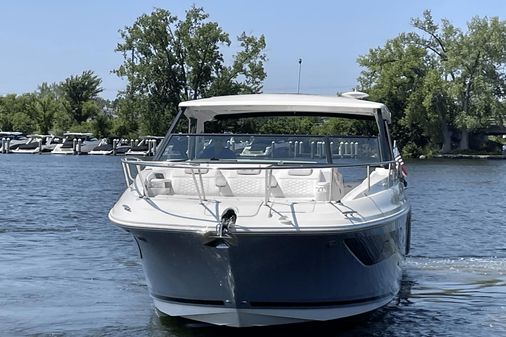 Sea Ray 320 Sundancer image