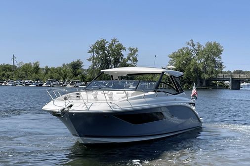 Sea Ray 320 Sundancer image