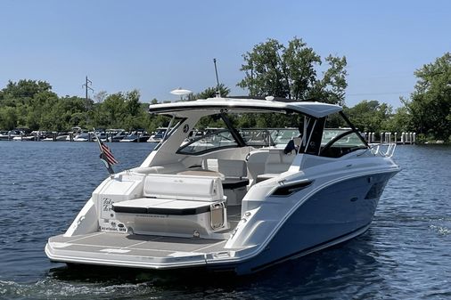 Sea Ray 320 Sundancer image