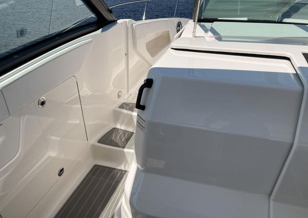 Sea Ray 320 Sundancer image