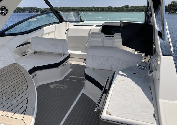 Sea Ray 320 Sundancer image