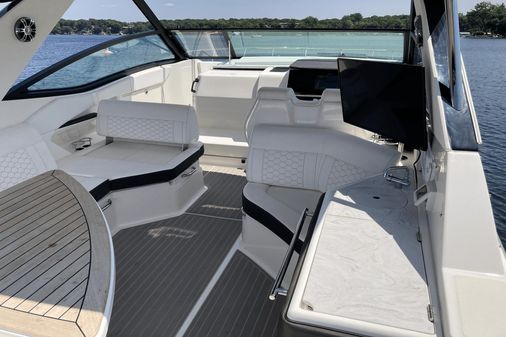 Sea Ray 320 Sundancer image