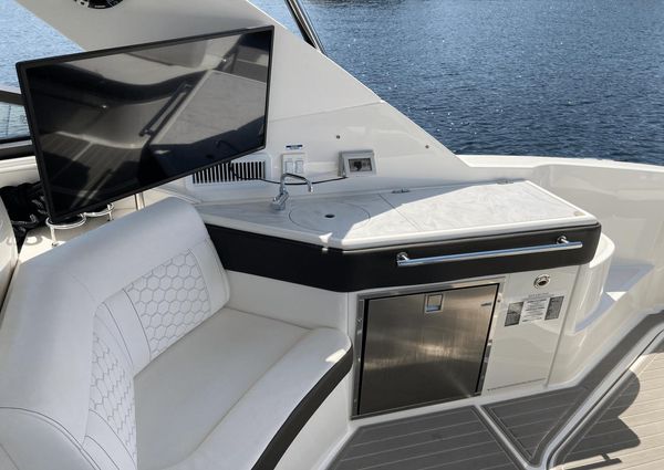 Sea Ray 320 Sundancer image