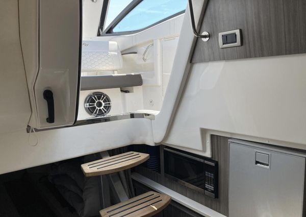 Sea Ray 320 Sundancer image