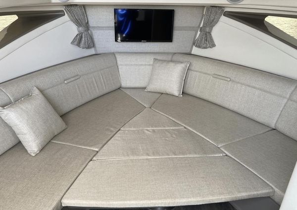 Sea Ray 320 Sundancer image