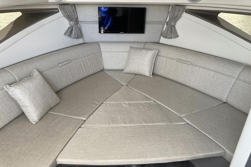 Sea Ray 320 Sundancer image