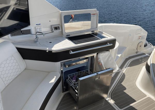 Sea Ray 320 Sundancer image