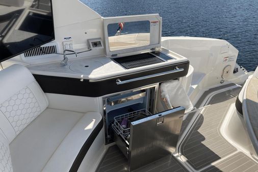 Sea Ray 320 Sundancer image