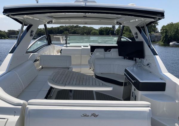 Sea Ray 320 Sundancer image