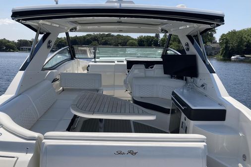 Sea Ray 320 Sundancer image