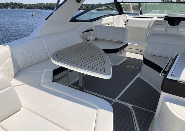 Sea Ray 320 Sundancer image