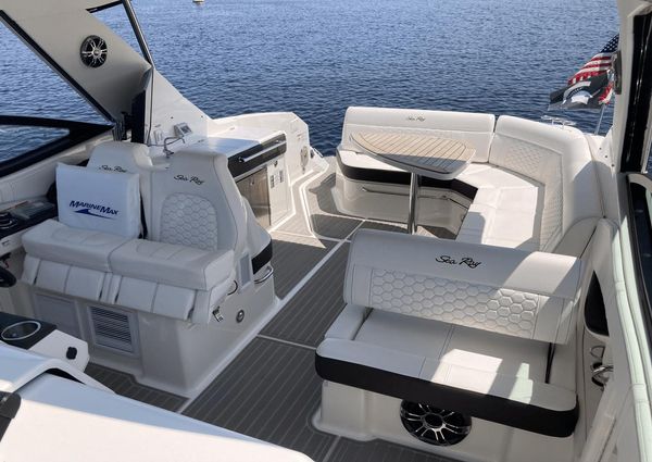 Sea Ray 320 Sundancer image