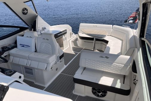 Sea Ray 320 Sundancer image