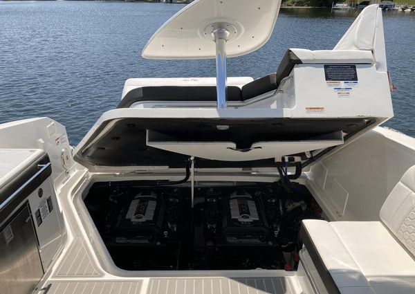 Sea Ray 320 Sundancer image