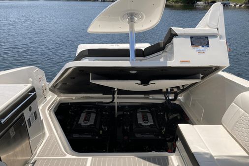 Sea Ray 320 Sundancer image