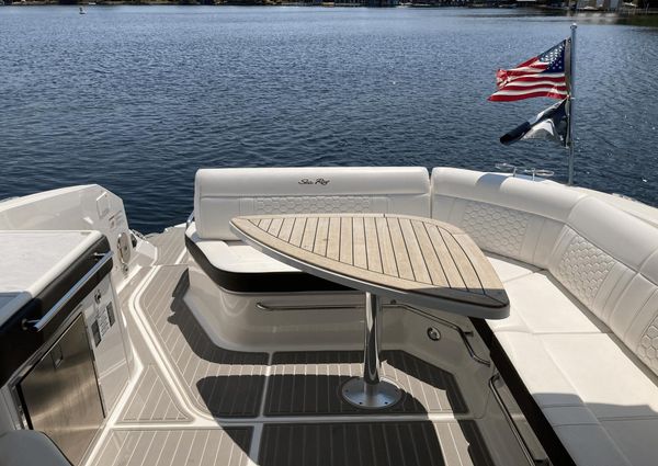 Sea Ray 320 Sundancer image