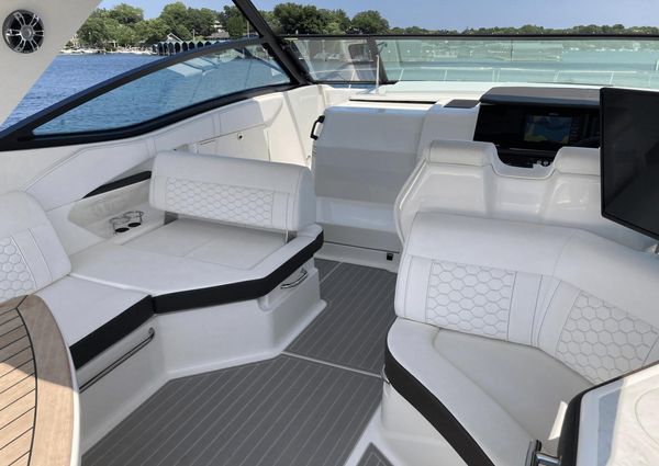 Sea Ray 320 Sundancer image