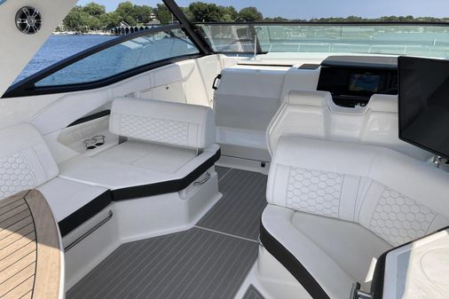 Sea Ray 320 Sundancer image