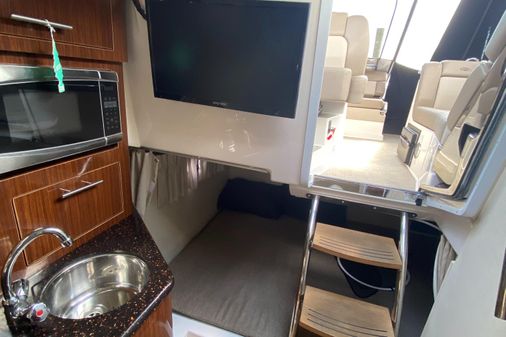 Regal 28 Express image