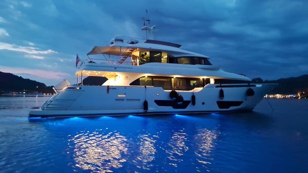 Custom Line Navetta 28 