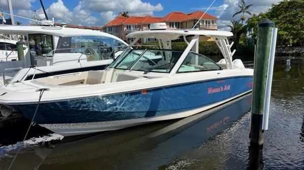 Boston Whaler 320 Vantage