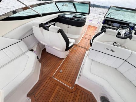 Sea Ray 350 SLX image