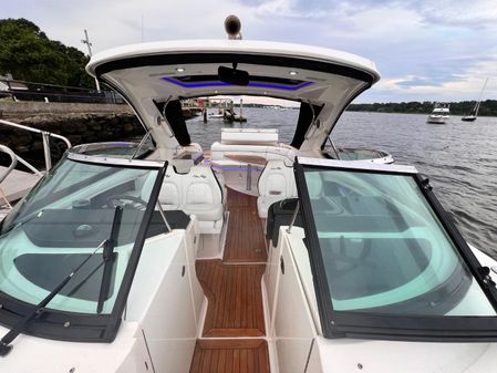 Sea Ray 350 SLX image