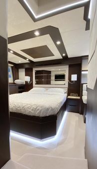 Galeon 550 Fly image